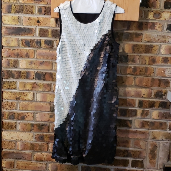 Andrew Marc Dresses & Skirts - Scalloped dress